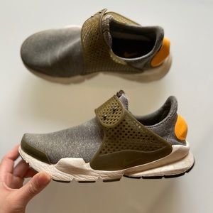 Women’s sock dart